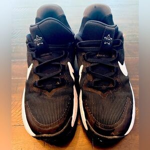 Nike kids sneakers slip on black size 1.5Y